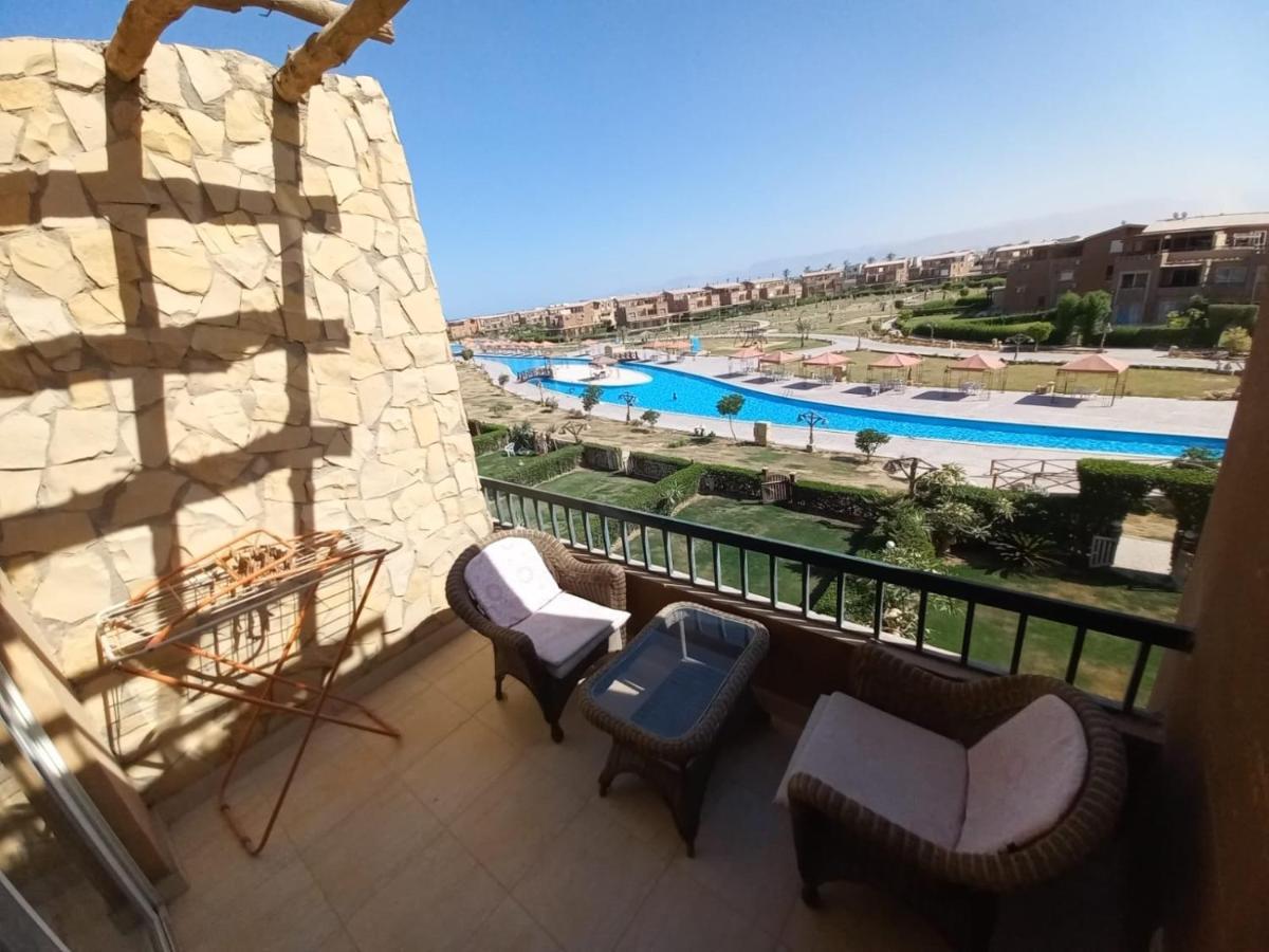 Chalet Marina Wadi Degla Families Only Pool View 2Nd Floor 6 Adults Ain Sukhna Dış mekan fotoğraf